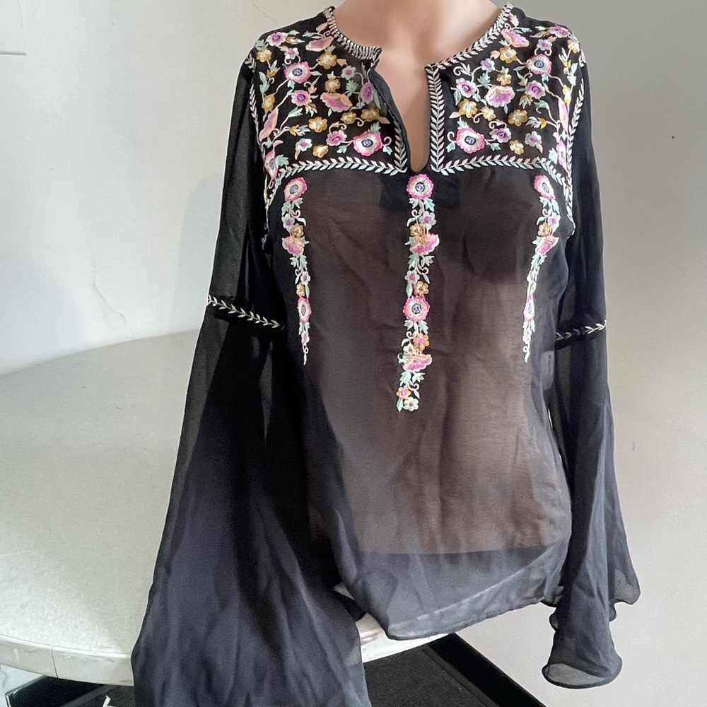 EARTHBOUND embroidered blouse
